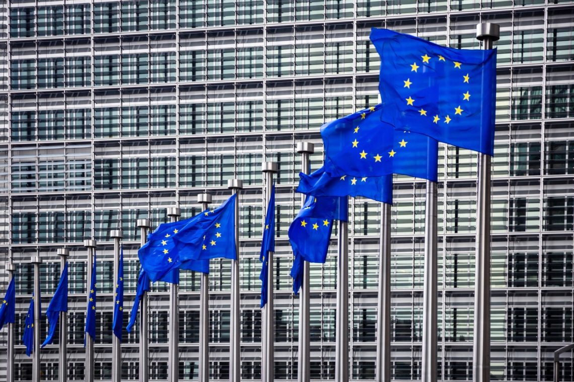SE REAPERTURAN LAS INVESTIGACIONES ANTIDUMPING Y ANTISUBVENCIONES Y SE SOMETEN A REGISTRO LAS IMPORTACIONES DE NEUMÁTICOS DE CAMIÓN DE CHINA, A RAÍZ DE LA SENTENCIA DE 4 DE MAYO DEL TJUE