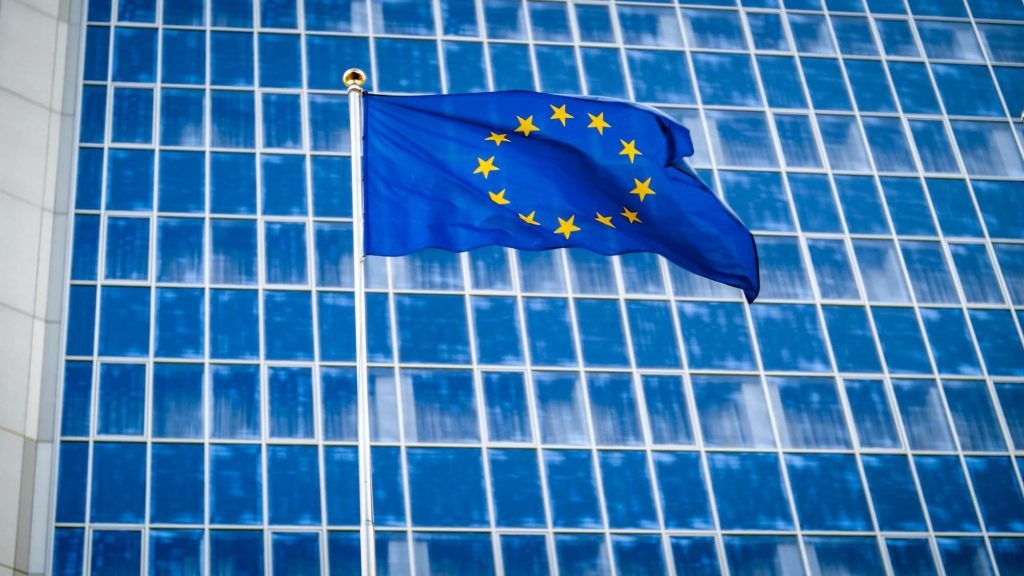 LA COMISIÓN EUROPEA DECIDE NO IMPONER MEDIDAS PROVISIONALES EN EL PROCEDIMIENTO ANTIDUMPING CONTRA LAS IMPORTACIONES DE NEUMÁTICOS CHINOS DE TURISMO Y CAMIÓN LIGERO